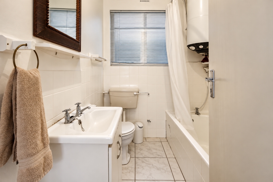 To Let 1 Bedroom Property for Rent in Green Point Western Cape